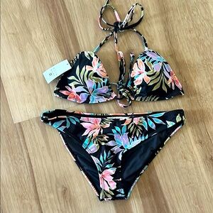 Billabong Tropical Leaf Bikini Set NWT!  Size M